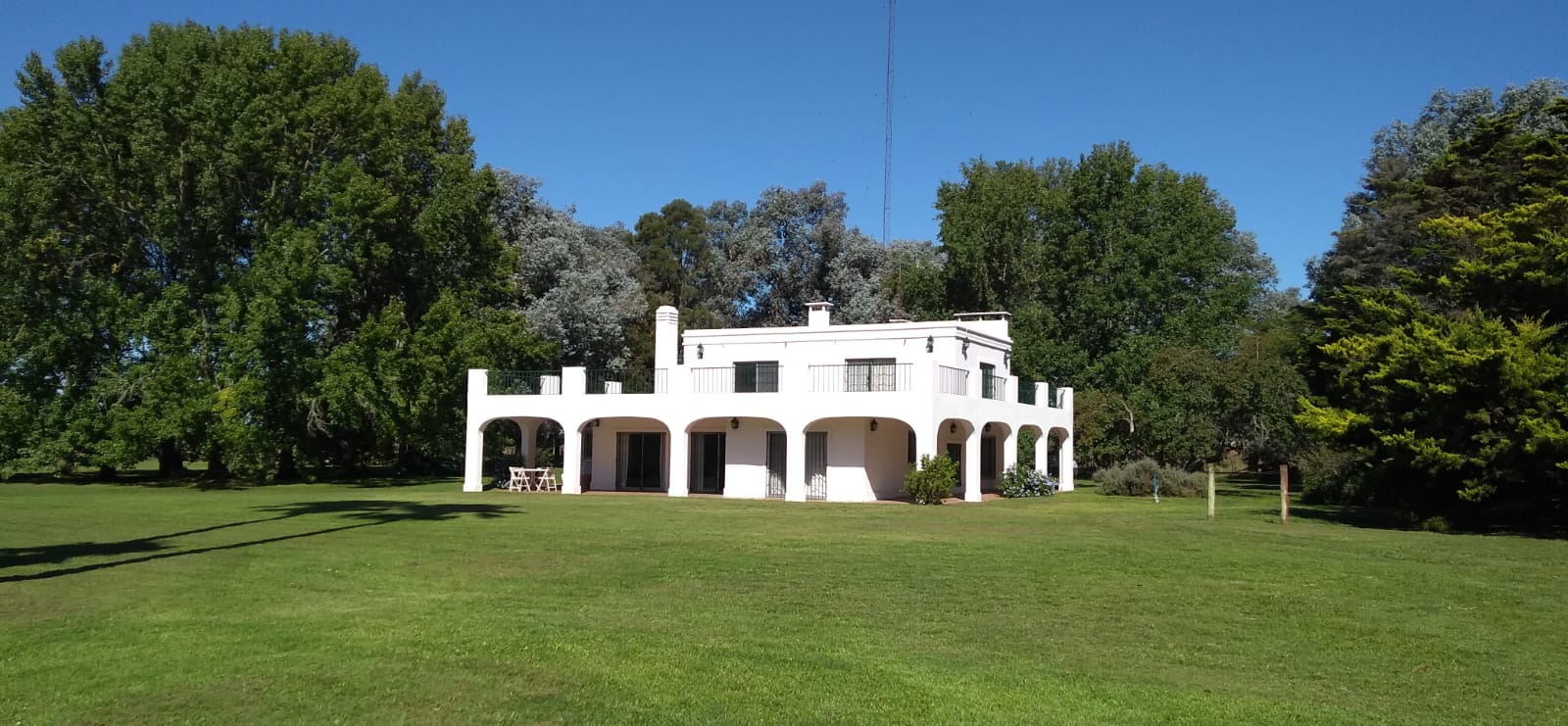 Casco principal de Estancia La Josefina, vista de frente